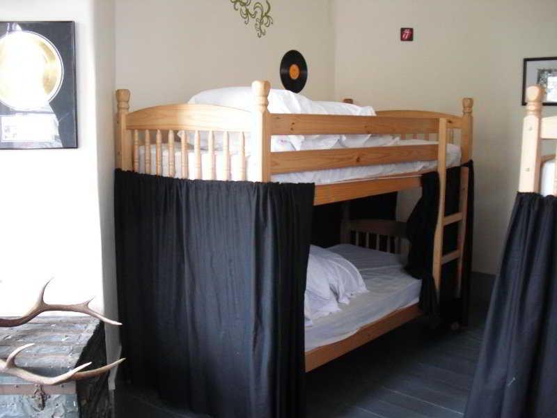 Art Roch Hostel Edinburgh Bagian luar foto